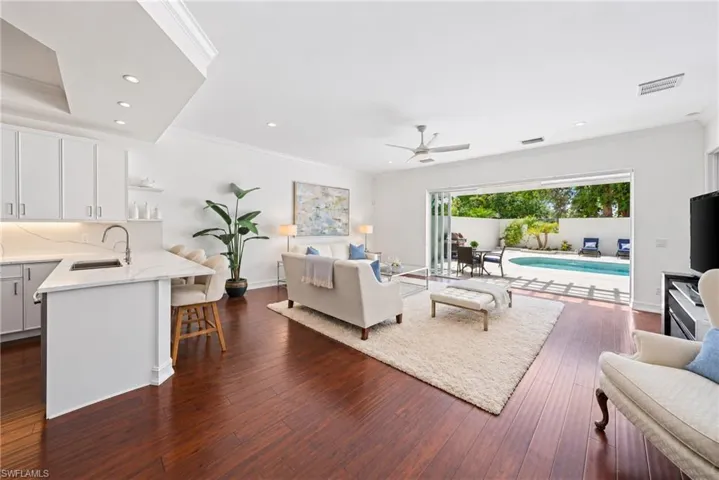 4840 Boulevard Ct, Naples, Florida 34103