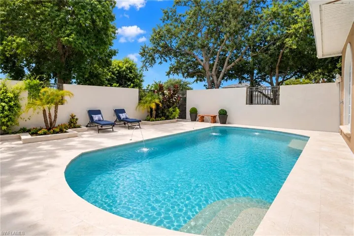 4840 Boulevard Ct, Naples, Florida 34103
