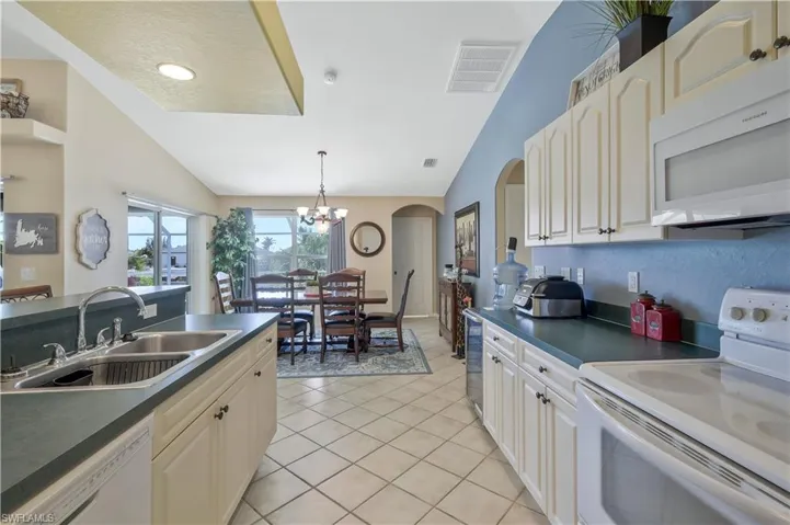 326 NE 6th  ST, Cape Coral, FL 33909