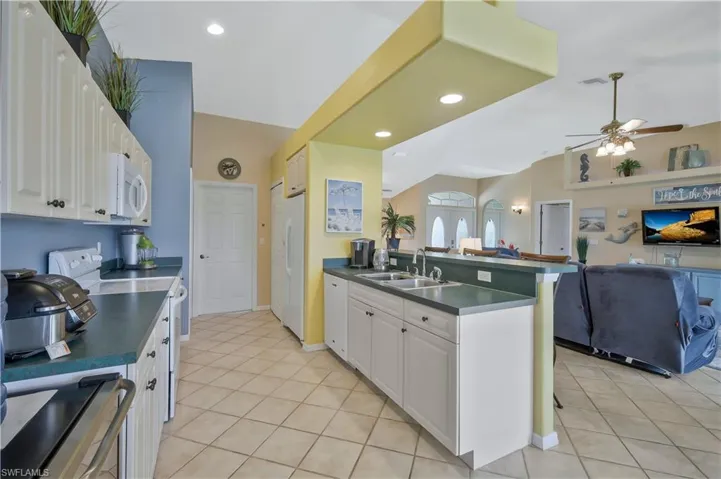 326 NE 6th  ST, Cape Coral, FL 33909