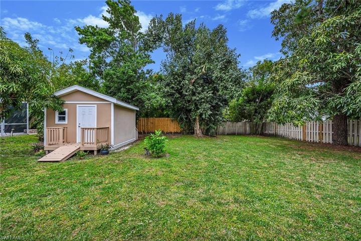 672  96th N AVE, Naples, FL 34108