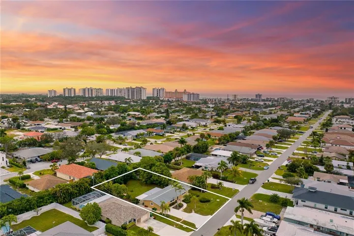 672  96th N AVE, Naples, FL 34108