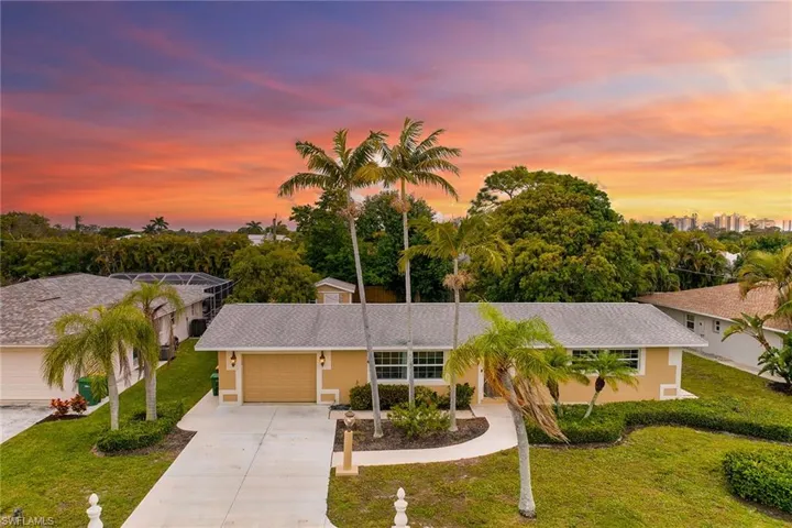 672  96th N AVE, Naples, FL 34108