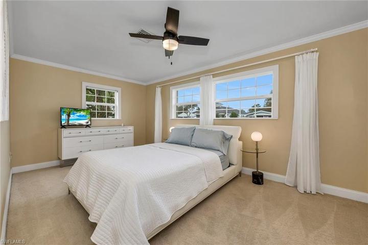 672  96th N AVE, Naples, FL 34108