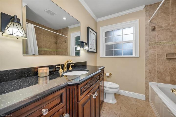 672  96th N AVE, Naples, FL 34108