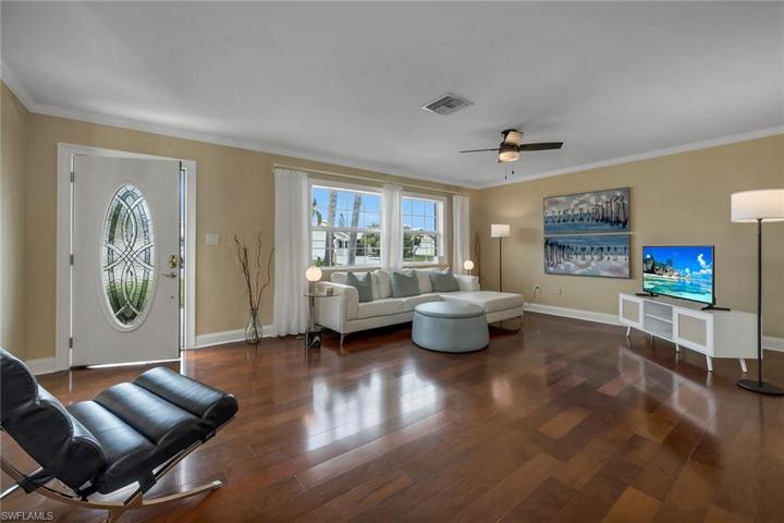 672  96th N AVE, Naples, FL 34108