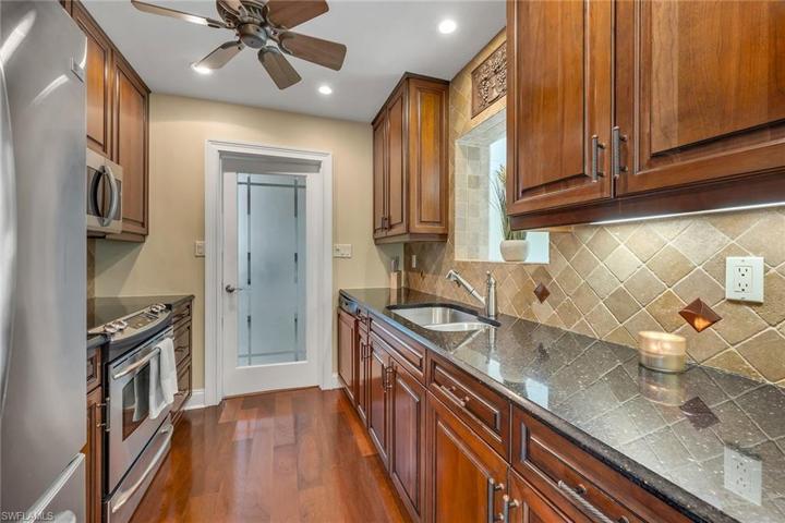 672  96th N AVE, Naples, FL 34108