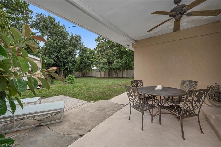 672  96th N AVE, Naples, FL 34108