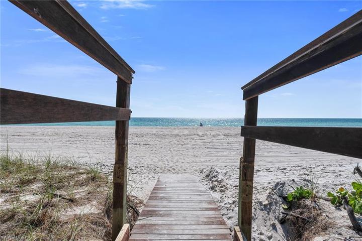 672  96th N AVE, Naples, FL 34108