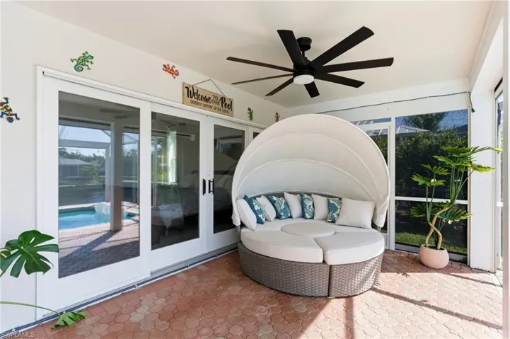 Sunroom / solarium featuring a patio area and a ceiling fan