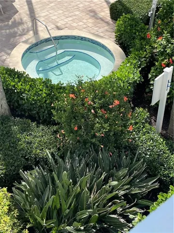 In ground spa at the west end of the huge pool patio