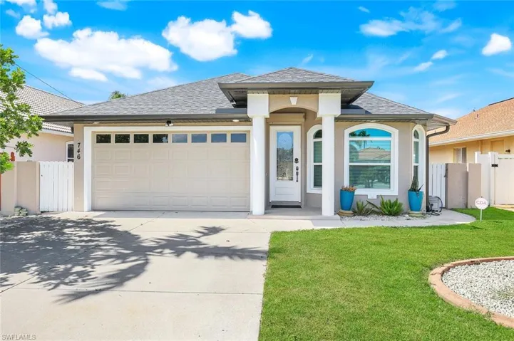 746 101st Ave N, Naples, Florida 34108