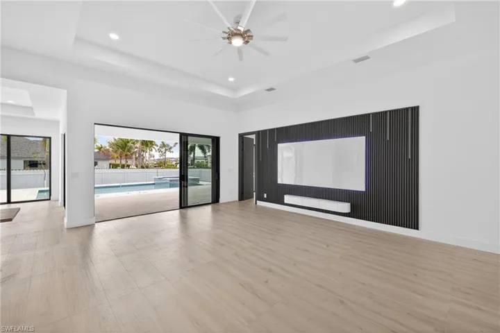 121 Nw 35th Pl, Cape Coral, Florida 33993