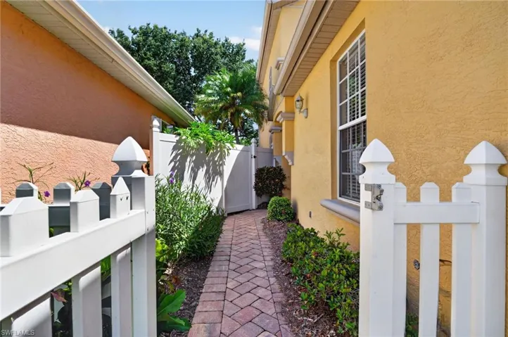 14907 Sterling Oaks Dr, Naples, Florida 34110