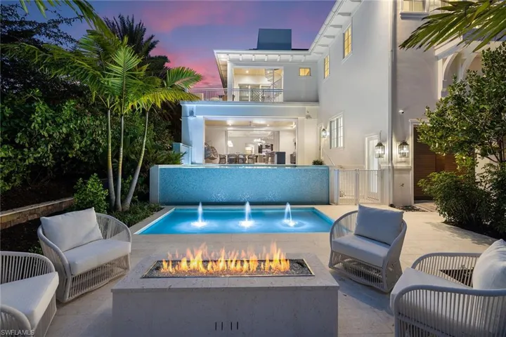 Spacious Pool area w/ plenty of room for entertaining