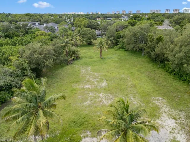 Aerial view of property's location featuring skyline