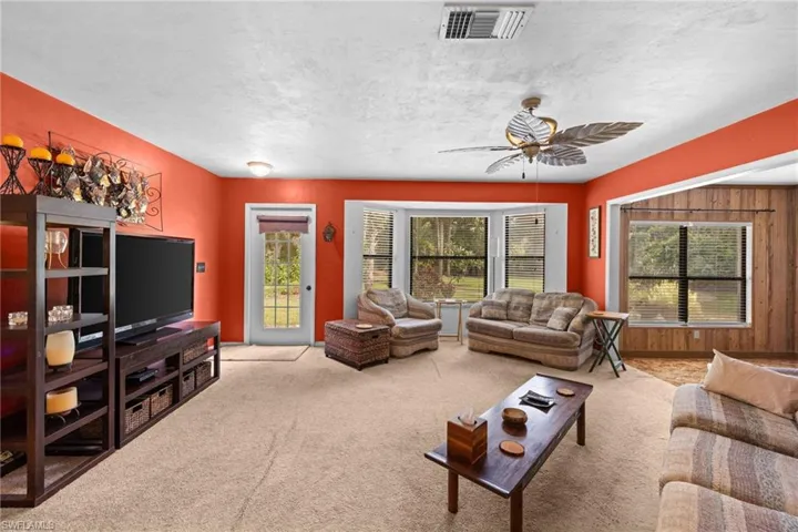 191 4th St Ne, Naples, Florida 34120
