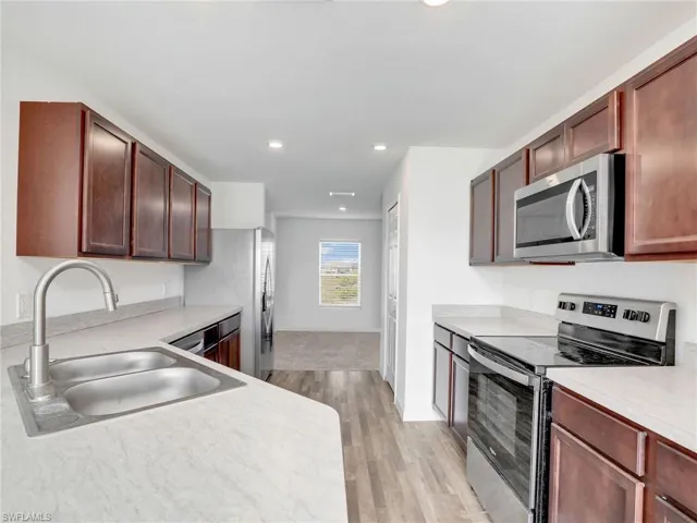 925 Ne 2nd Pl, Cape Coral Fl 33909