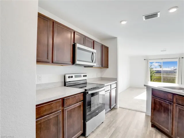 925 Ne 2nd Pl, Cape Coral Fl 33909