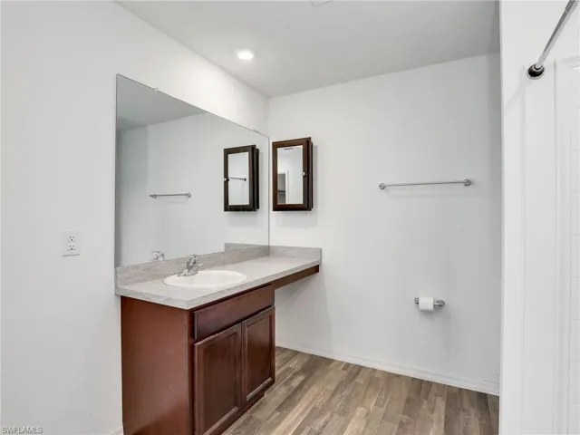 925 Ne 2nd Pl, Cape Coral Fl 33909