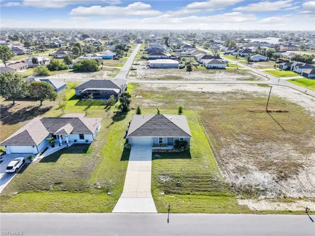 925 Ne 2nd Pl, Cape Coral Fl 33909