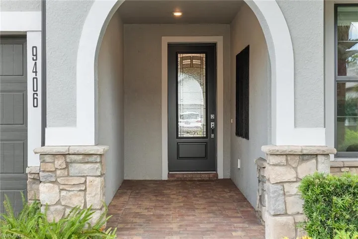 9406 Greyhawk Trl, Naples, Florida 34120