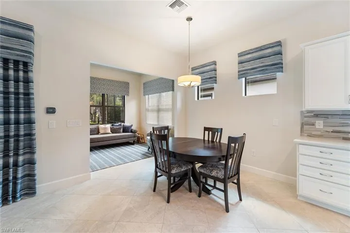 9406 Greyhawk Trl, Naples, Florida 34120