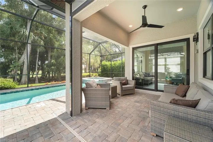 9406 Greyhawk Trl, Naples, Florida 34120