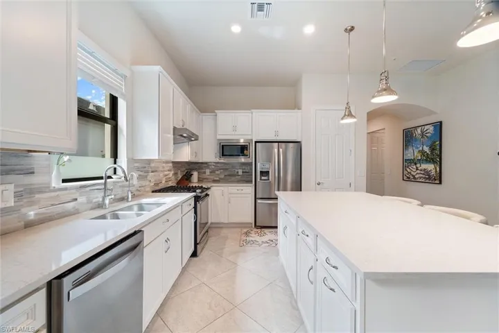 9406 Greyhawk Trl, Naples, Florida 34120