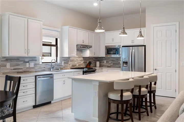 9406 Greyhawk Trl, Naples, Florida 34120
