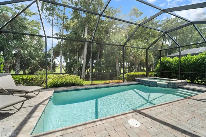 9406 Greyhawk Trl, Naples, Florida 34120