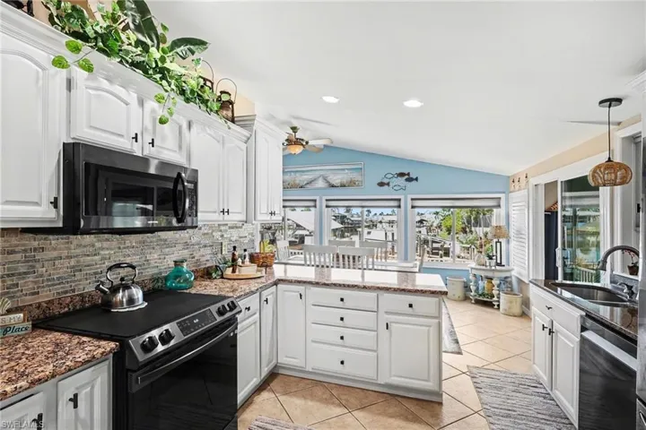11111  Bayside  LN, Fort Myers Beach, FL 33931