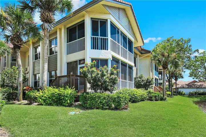Tropical landscaping surrounds the charming Wedgewood residences.