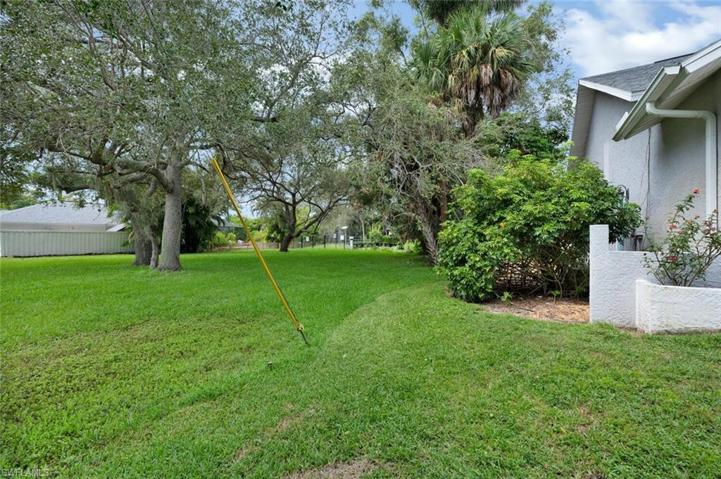 County Protected Lot on the west side of the home. Added Privacy!