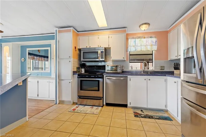9250  Caloosa  DR, North Fort Myers, FL 33903