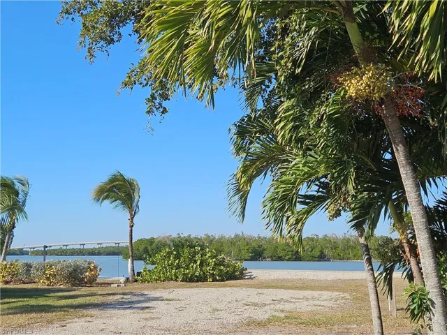 Harbor Place vacant lot, river, bridge