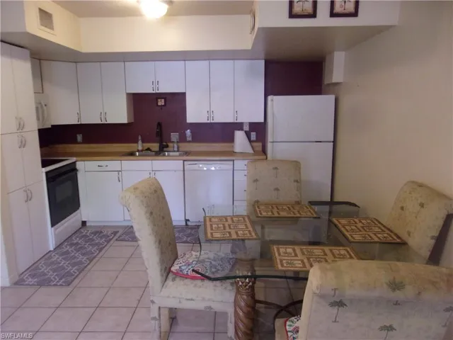 4728 Orange Grove Blvd 14, North Fort Myers, Florida 33903