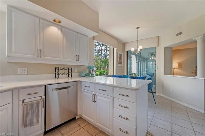 Eat in kitchen with plenty of space for more than one chef.