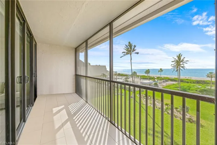 Screened lanai with Gulf views.