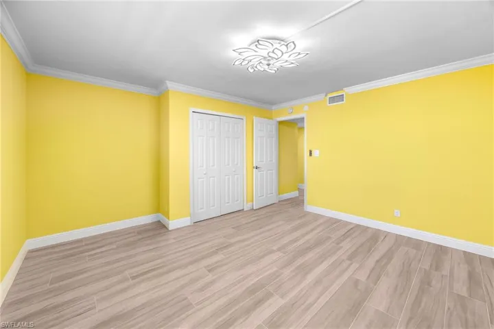 Guest Bedroom J404