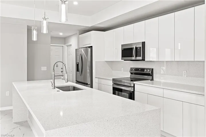 2513 Nw 24th Ter, Cape Coral, Florida 33993