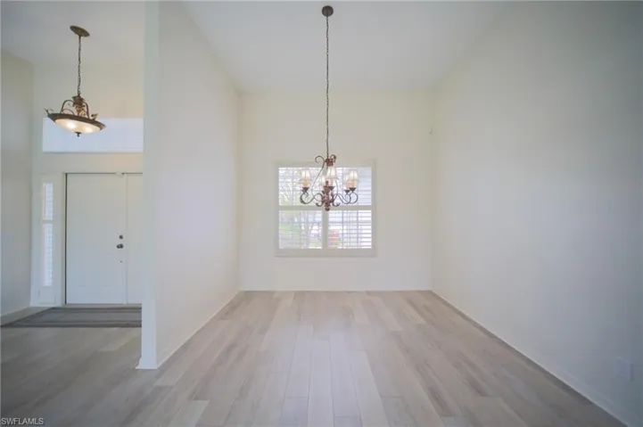 The Formal Dining Area Can Seat Of Lot Of Guests!