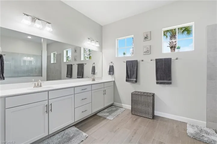17040 Serengeti Cir, Alva, Florida 33920
