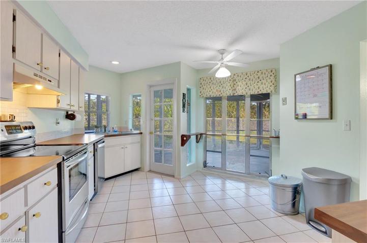 313  Inman  ST, Lehigh Acres, FL 33936
