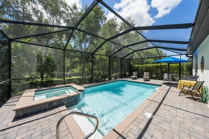 9423  Foxglove  LN, Naples, FL 34120