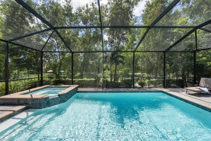 9423  Foxglove  LN, Naples, FL 34120