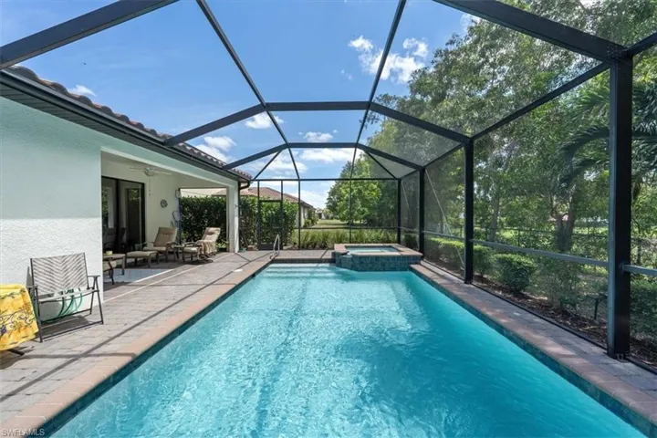 9423  Foxglove  LN, Naples, FL 34120