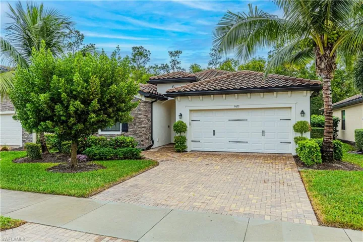9423  Foxglove  LN, Naples, FL 34120