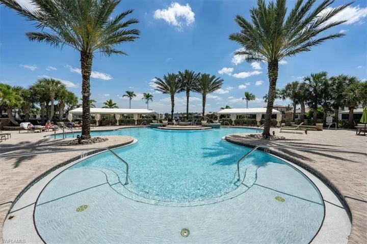 9423  Foxglove  LN, Naples, FL 34120