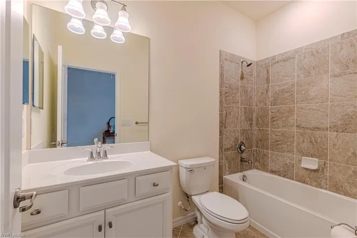 9423  Foxglove  LN, Naples, FL 34120